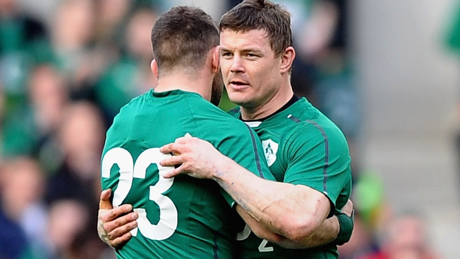 EL SALUDO ANTES DE LA OVACI�N