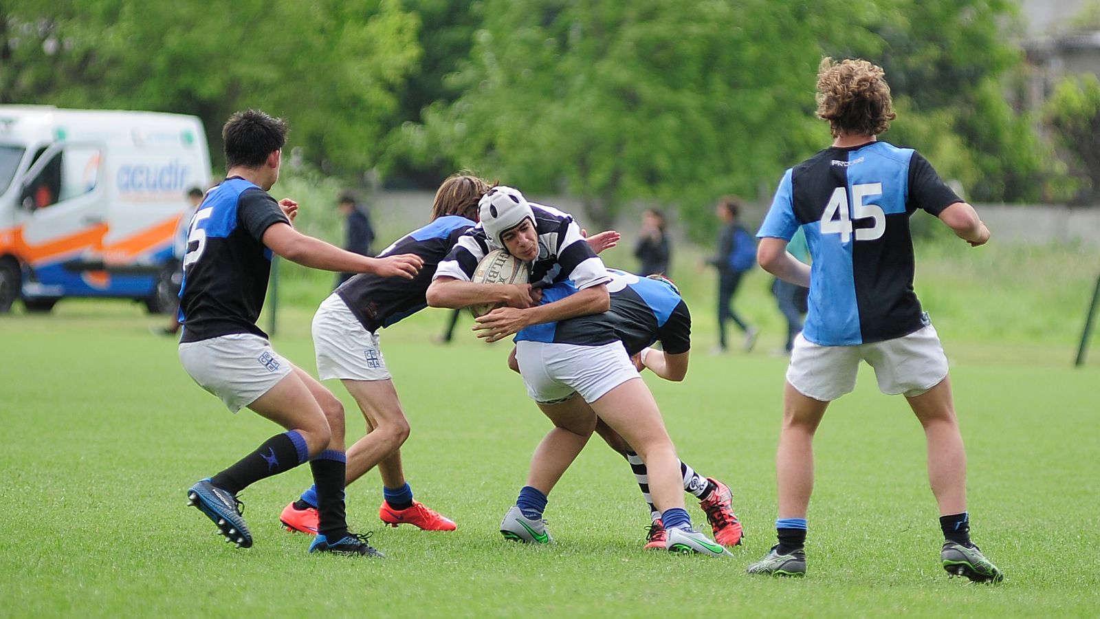 M�S QUE ACAD�MICO, UNIVERSITARIO