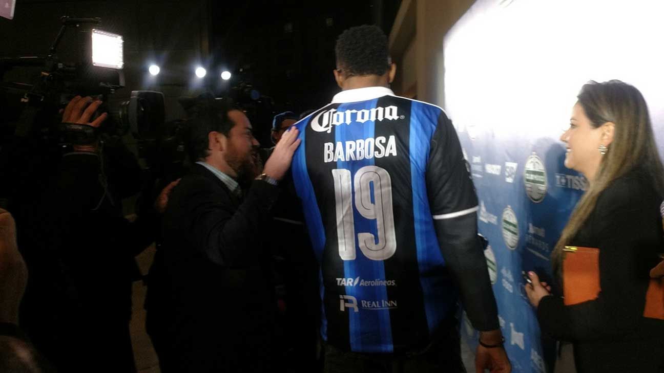 Barbosa recibe regalo de Gallos de Querétaro - ESPN
