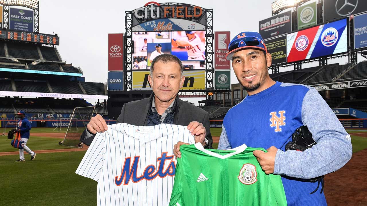 Juan Carlos Osorio en el estadio de los Mets