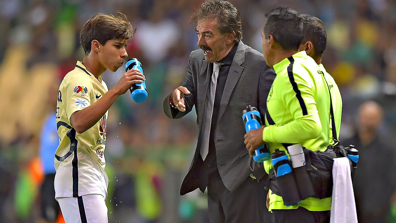 Ricardo La Volpe prepara el duelo ante Atlas con juveniles