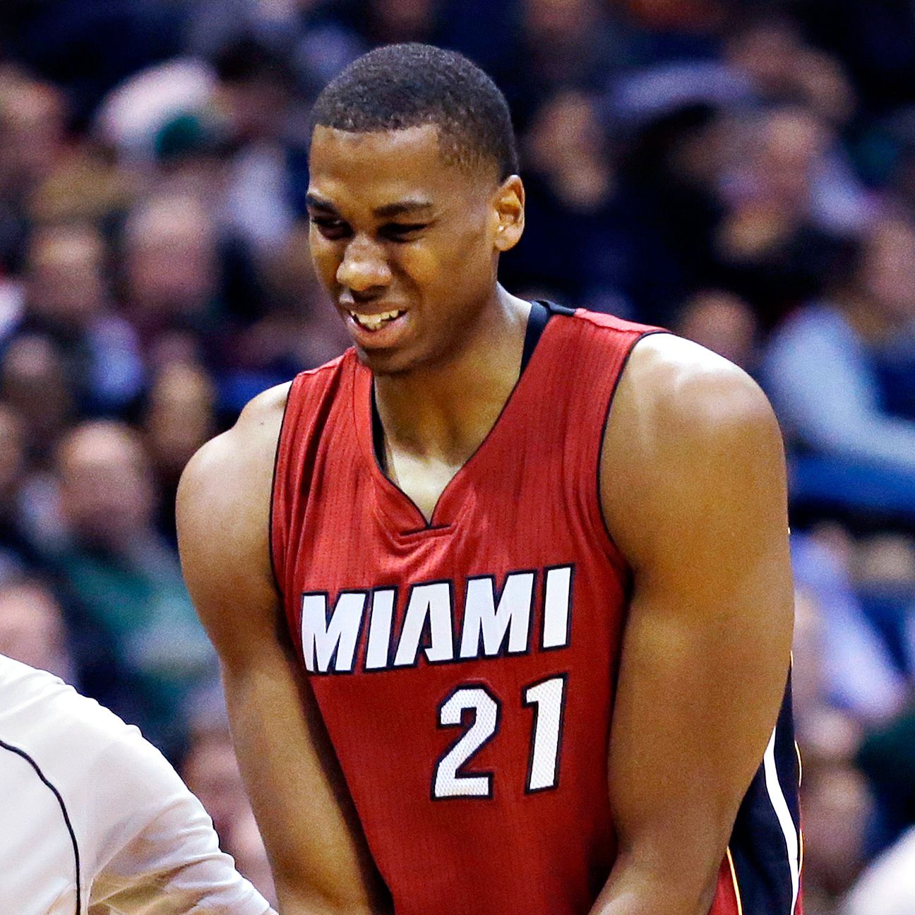 Hassan Whiteside of Miami Heat gets 10 stitches in hand