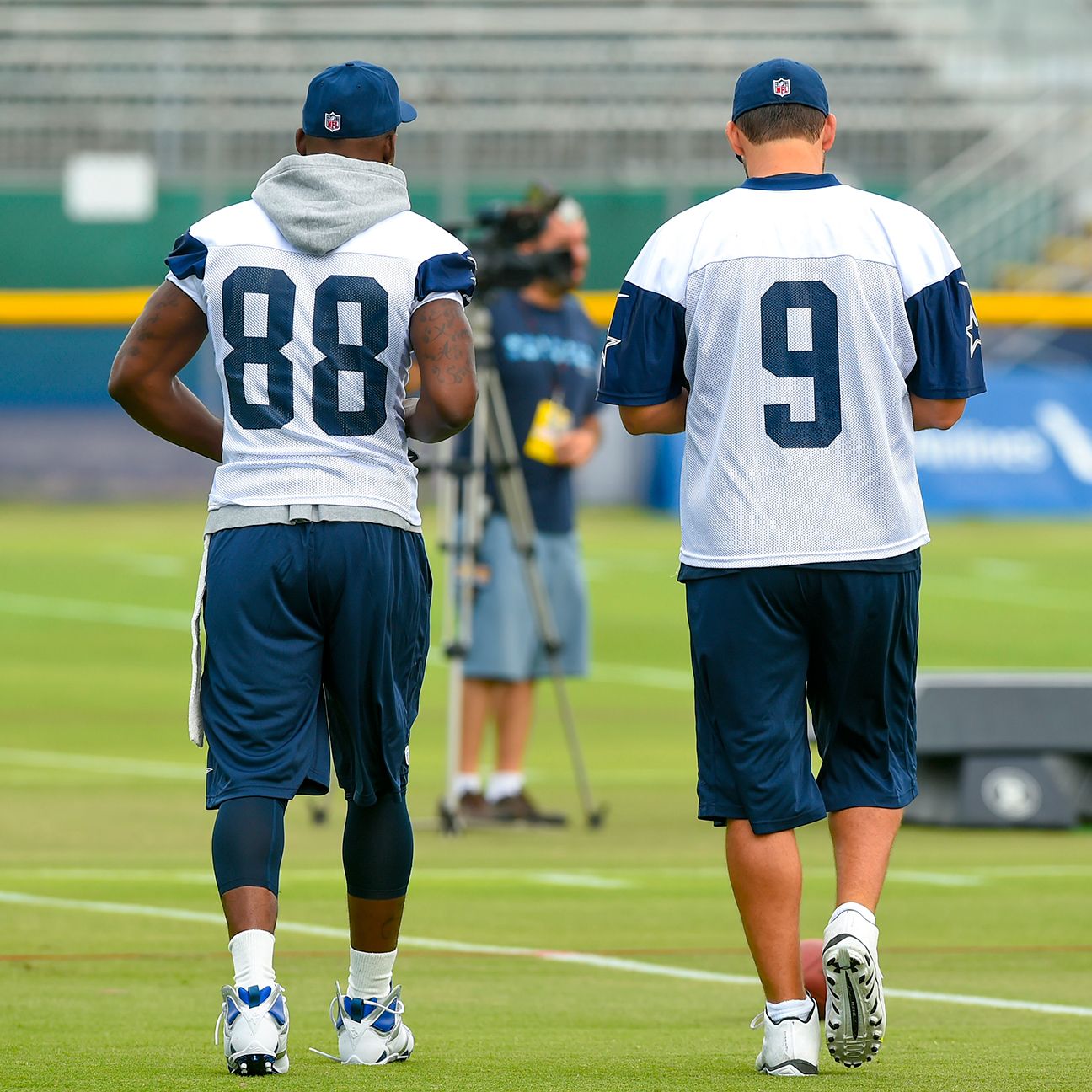 Jerry hopes Dez can play next week for Cowboys
