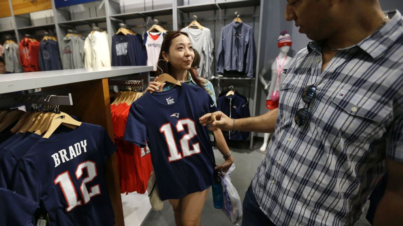 Tom Brady atop NFLPA's latest Top 50 sales list