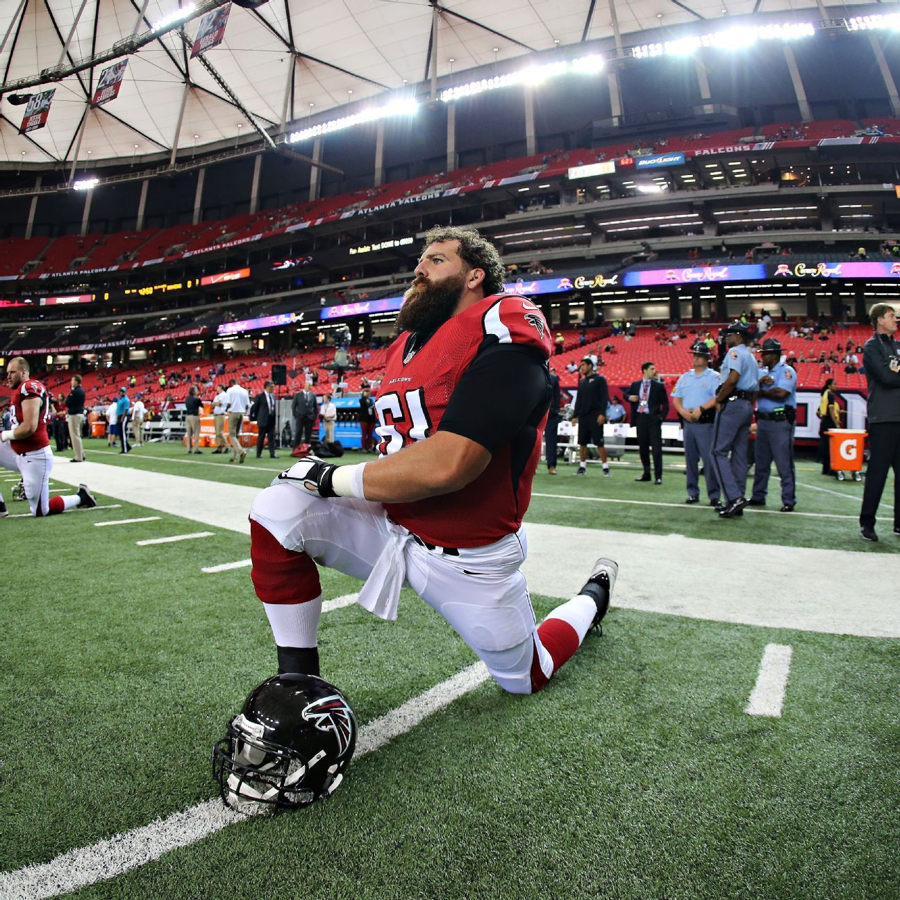 Bucs to add ex-Falcons center Hawley to O-line