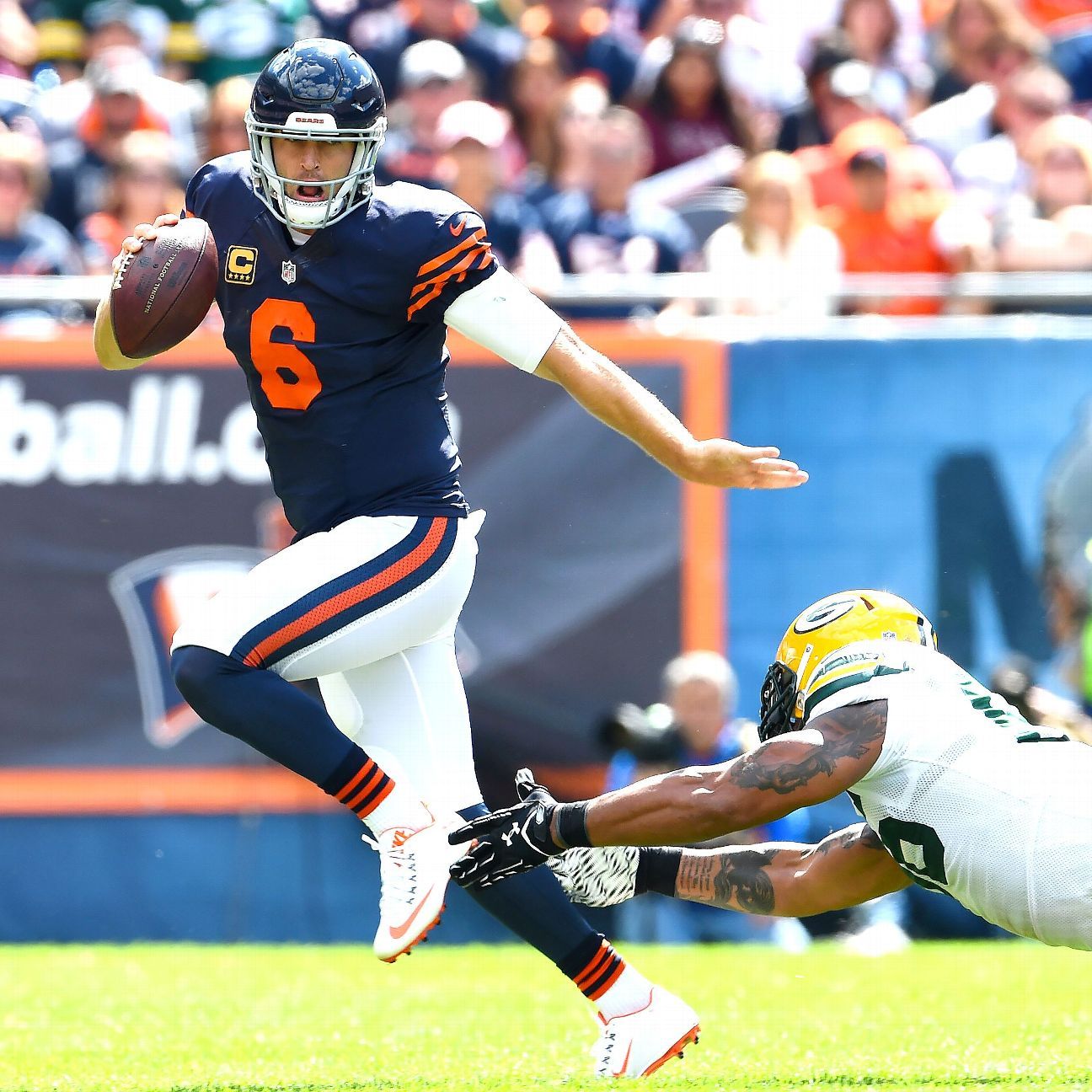 Bears QB Cutler returns, has two TD passes