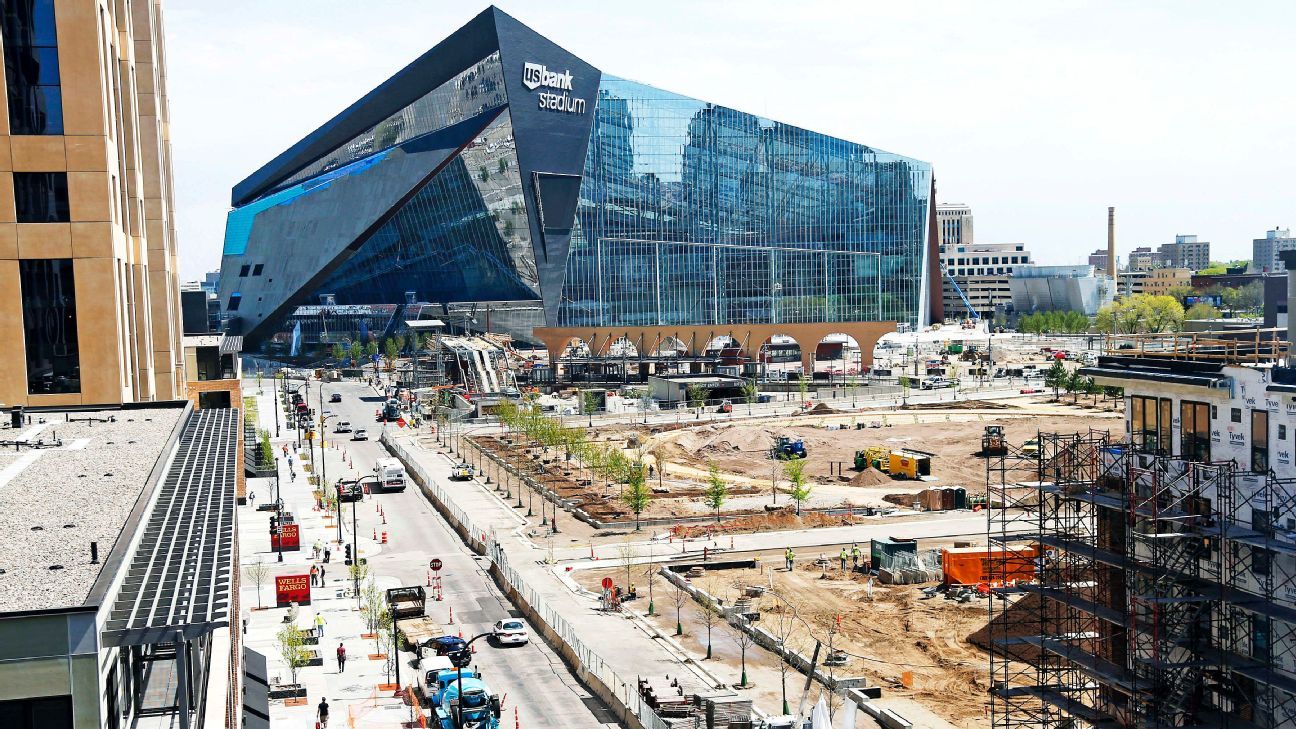 Judge bars Wells Fargo signs near Vikes' stadium