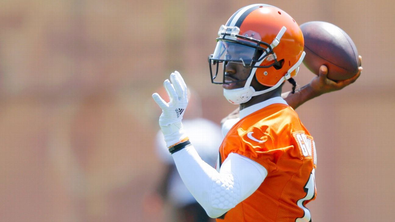 Robert Griffin III gets bulk of first-team work on first day of camp
