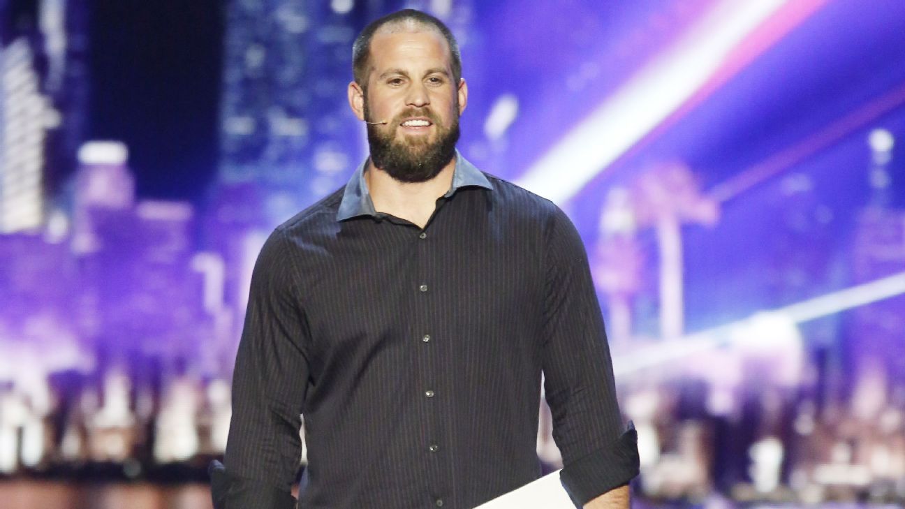 Jon Dorenbos magically advances on 'America's Got Talent'