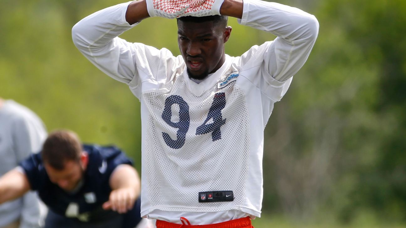 Leonard Floyd carted off the field because of an illness