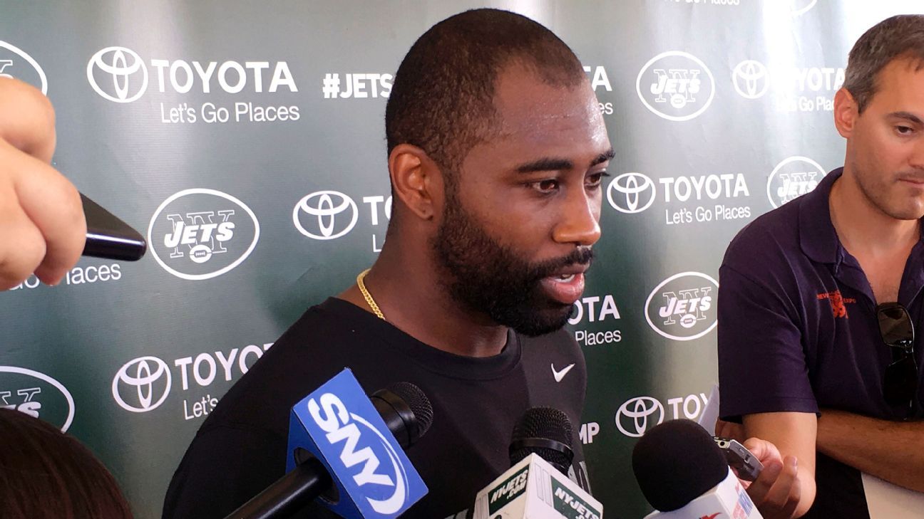 When is it time to start worrying about Jets star Darrelle Revis and his wrist?