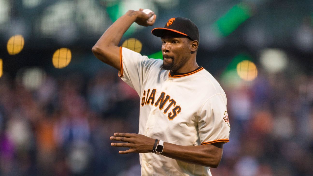 Warriors' Kevin Durant throws out ceremonial first pitch at AT&T Park