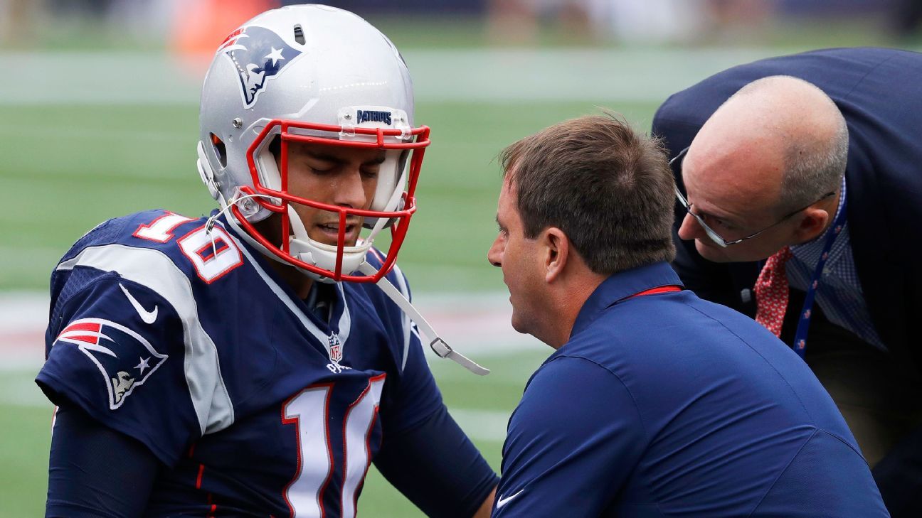 New England Patriots QB Jimmy Garoppolo knocked out of game after injuring right shoulder