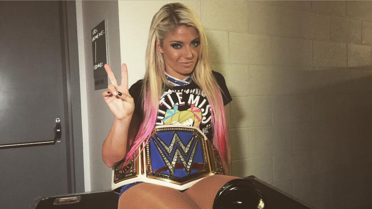 Wwe Alexa Bliss Defeats Becky Lynch To Become Two Time Smackdown Women S Champion After Naomi