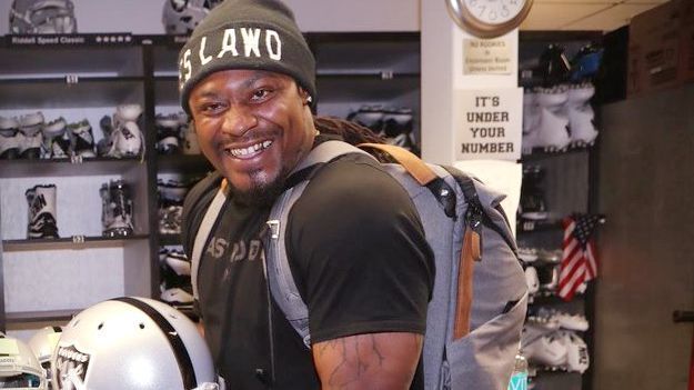 Marshawn Lynch brings together native Oakland with bike rally