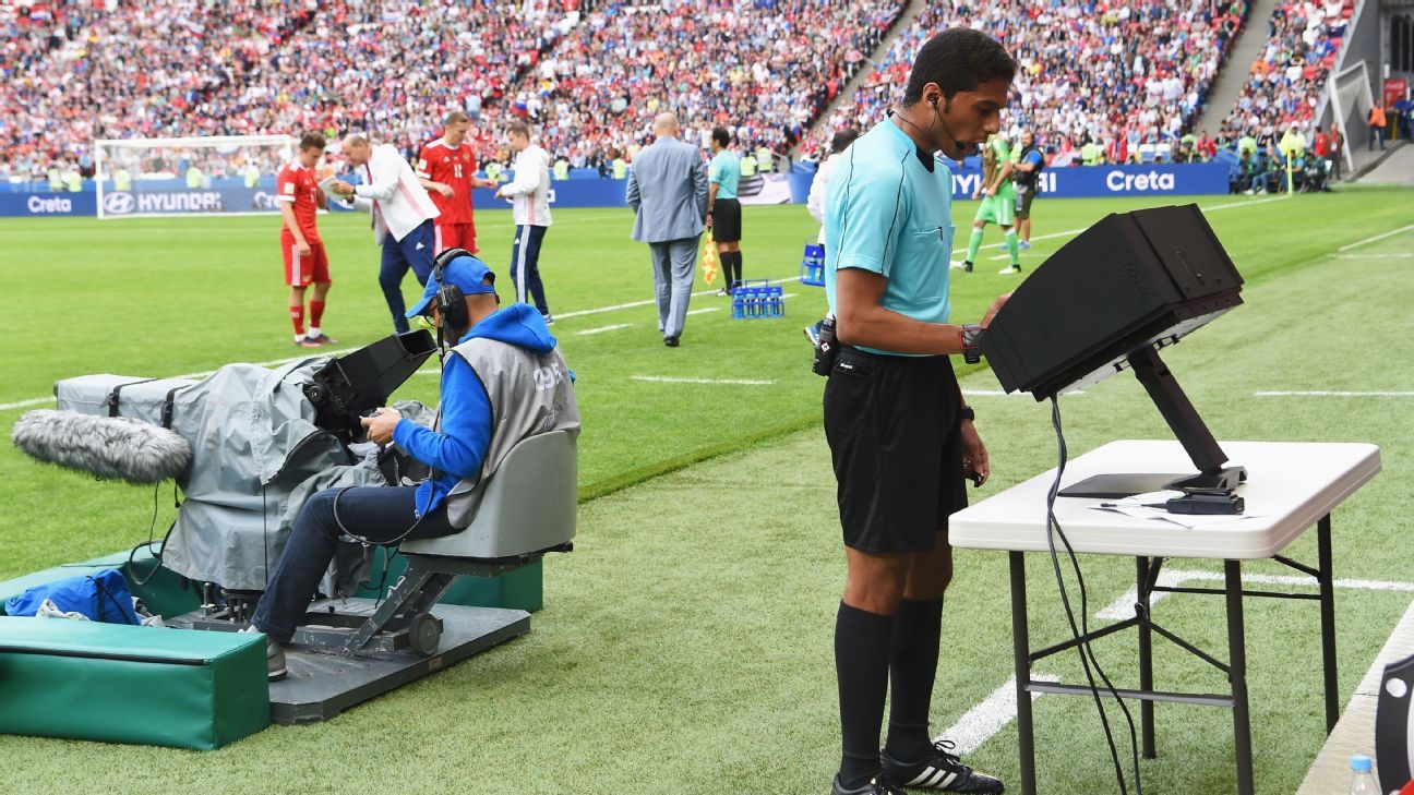 Tokeo la picha la VAR help referee