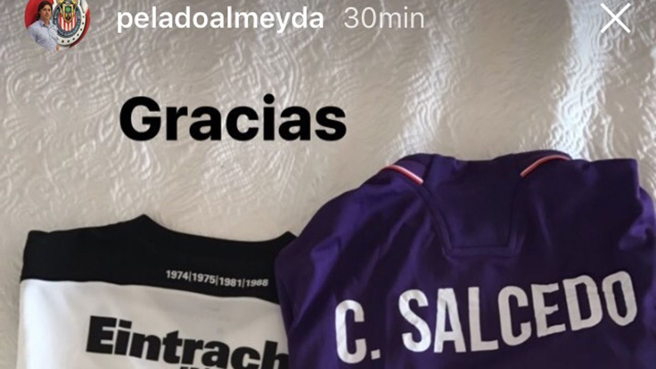 Matías Almeyda presume regalos de Marco Fabián y Carlos Salcedo