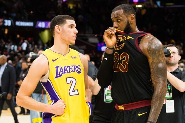 LeBron James, de los Cleveland Cavaliers, no quiso revelar sobre qué conversó con Lonzo Ball tras finalizar el juego