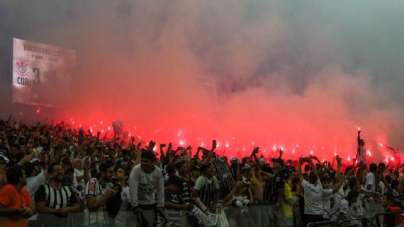 Pesadelo do Corinthians no Brasil, sinalizador tem até lugar reservado em estádio da estreia em 2018