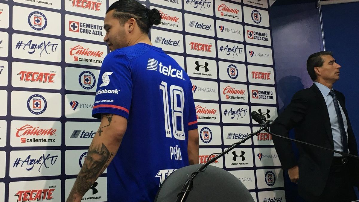 Gullit' Peña podría debutar de inmediato