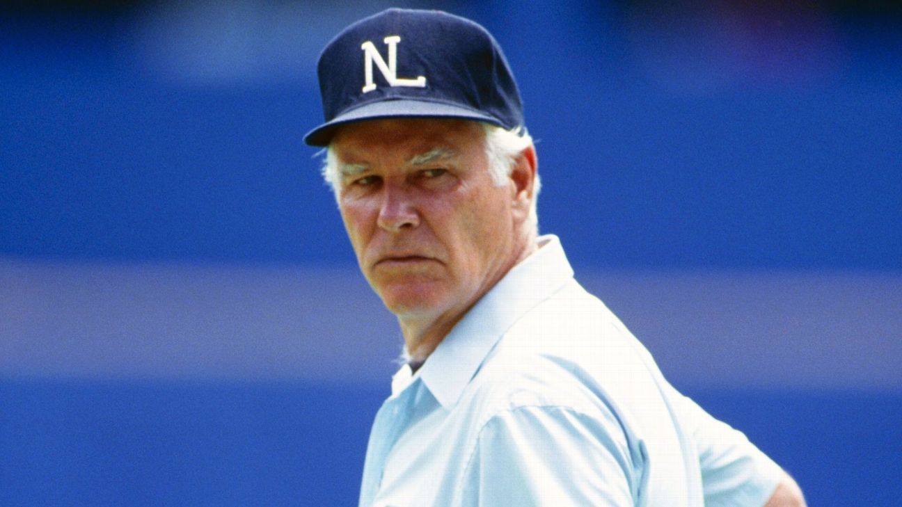 Hall of Fame umpire Doug Harvey dies at 87