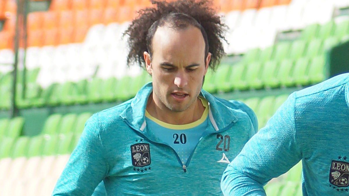 Landon Donovan 'estrena' look con León