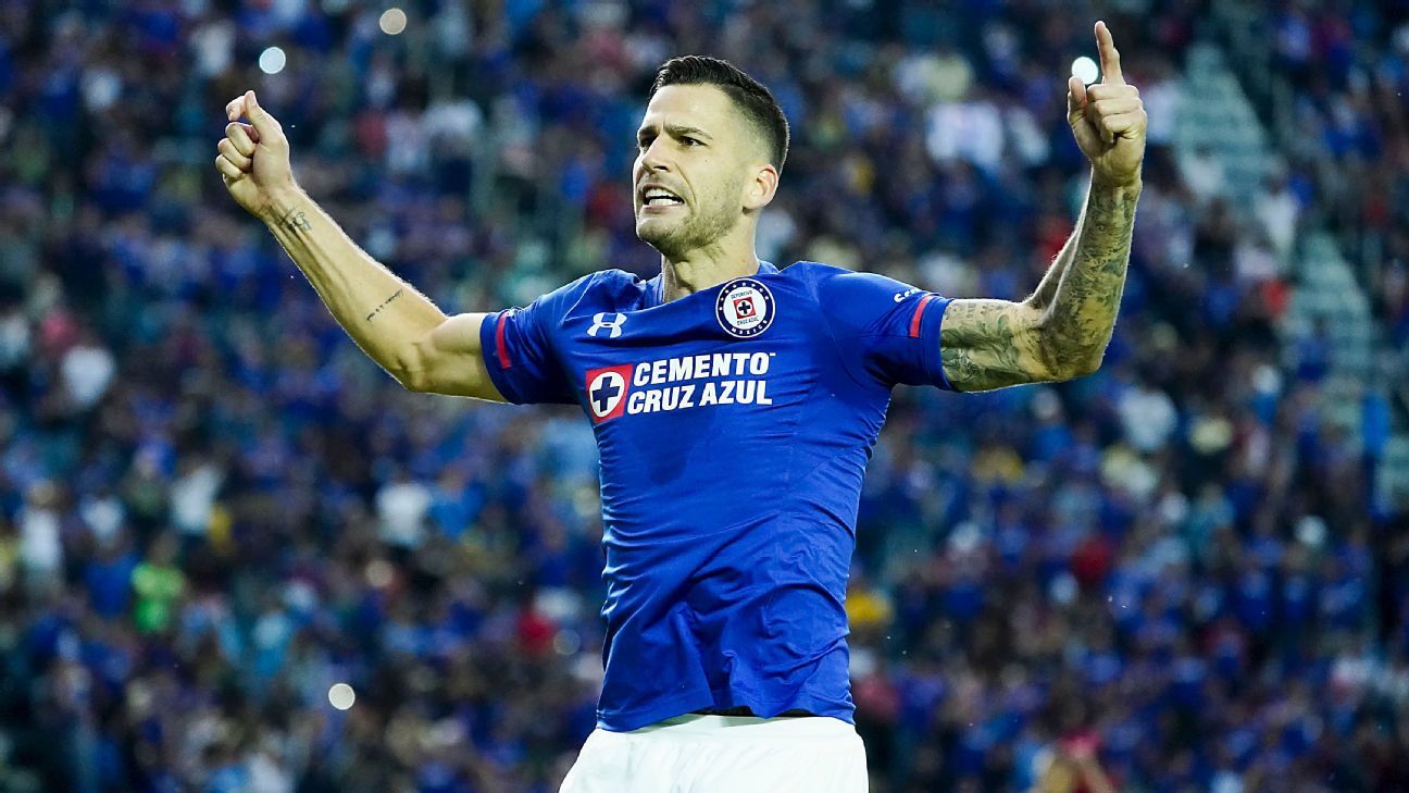 Edgar Méndez reaparece en liga con Cruz Azul tras cumplir suspensión de seis partidos por escupitajo