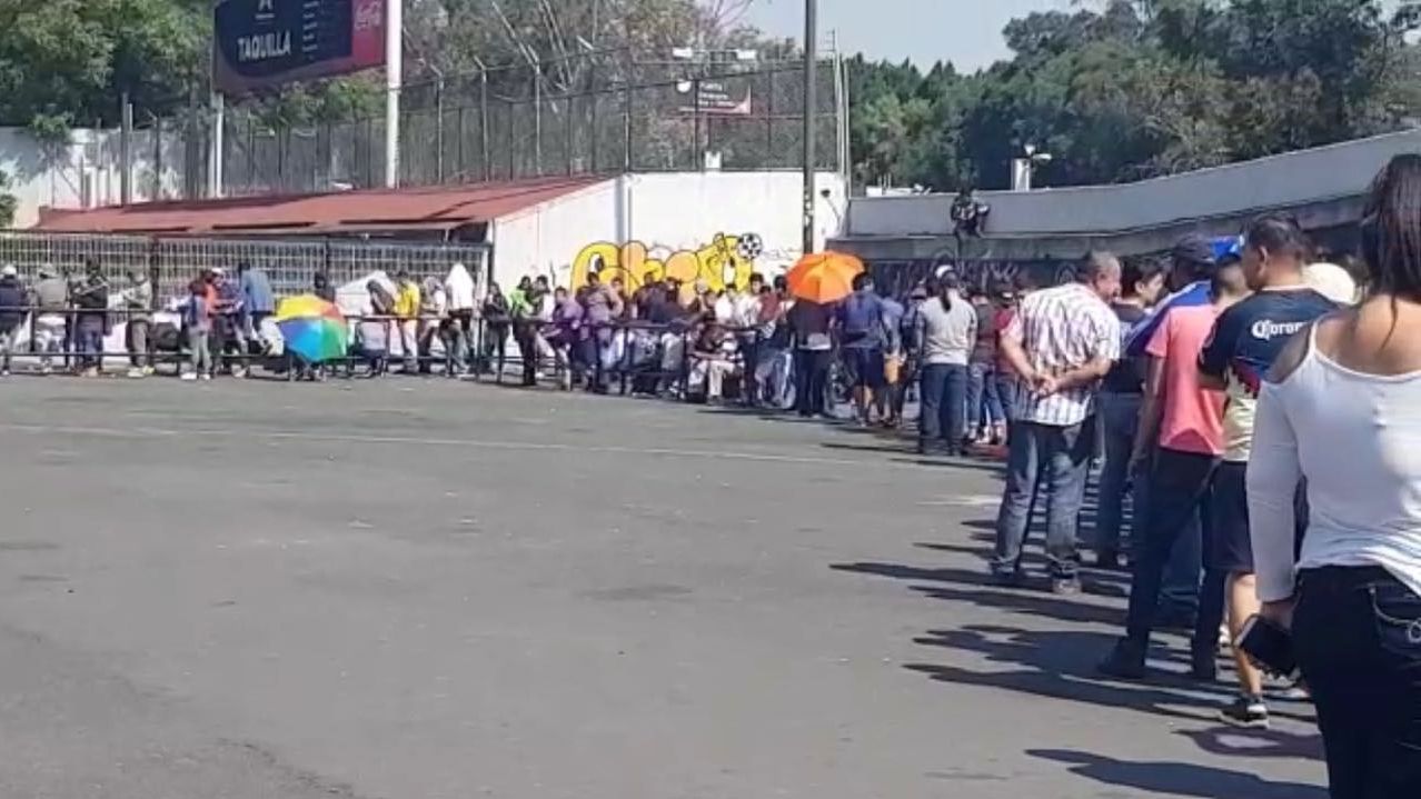Largas filas en el Estadio Azteca para comprar de América vs Cruz Azul