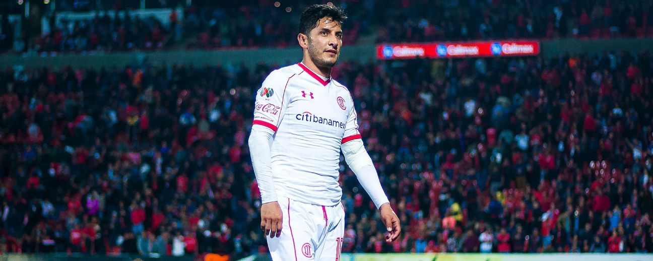 Ángel Reyna muestra inconformidad por cancha del Estadio Caliente