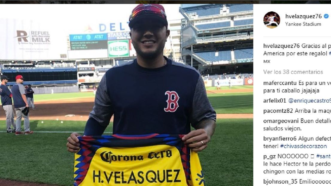 América comete error en regalo al pitcher mexicano Héctor Velázquez