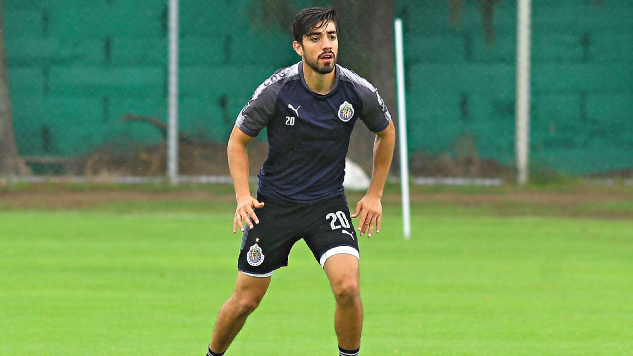 Chivas anuncia que Rodolfo Pizarro, oficialmente, es de Monterrey