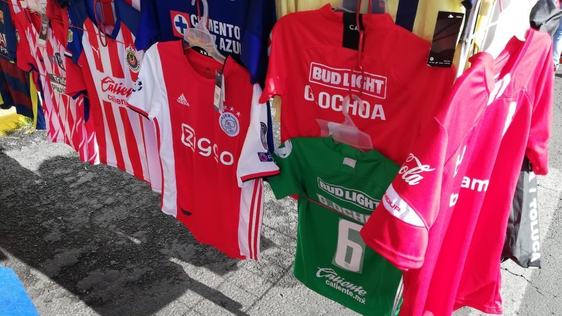 Ya se venden camisetas de Memo Ochoa y Edson Álvarez del Ajax