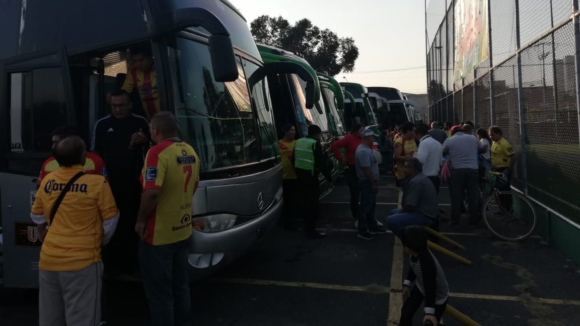 Un paseo por La Villa ocasiona retraso en ingreso de aficionados de Morelia al estadio Azteca
