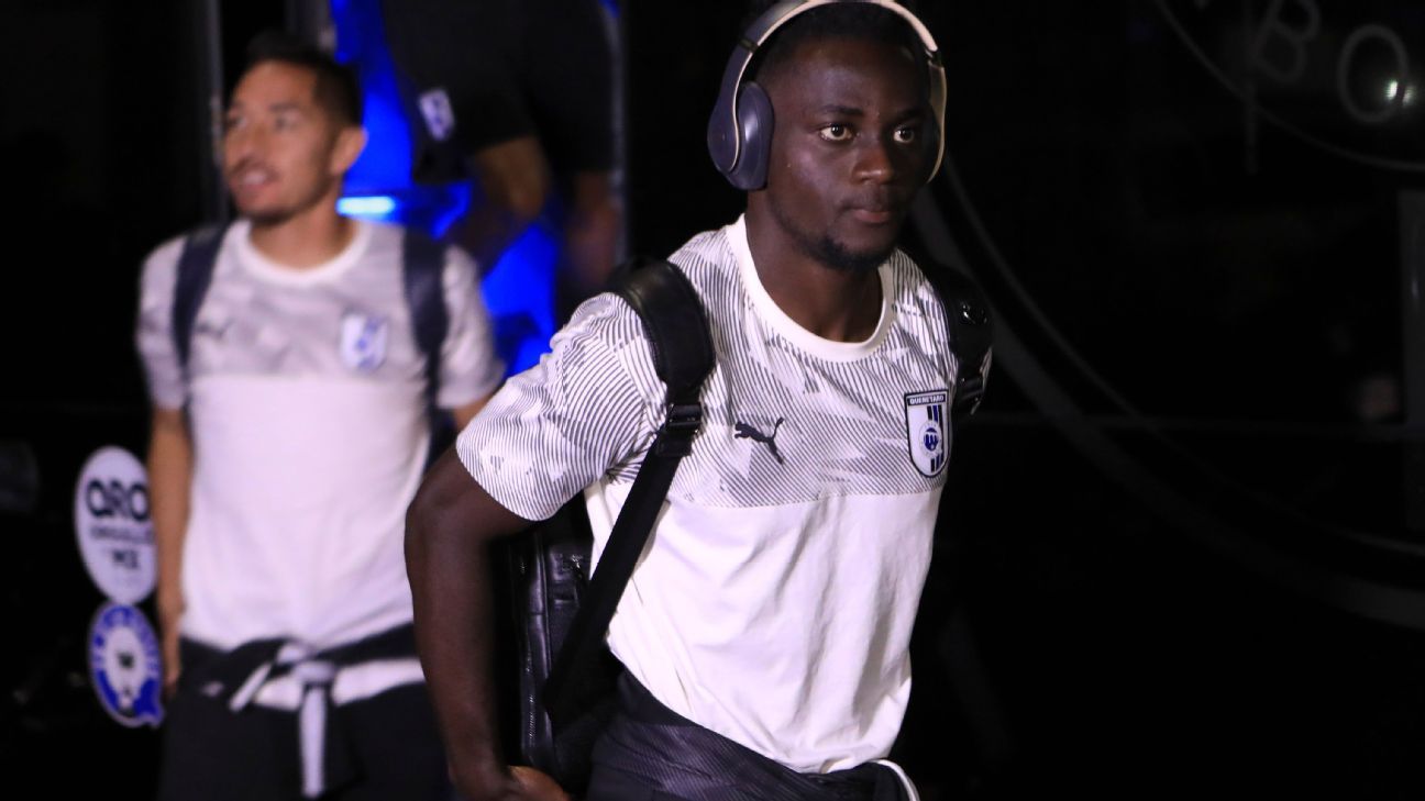 Aké Loba realiza exámenes médicos en Rayados y firmará por tres años