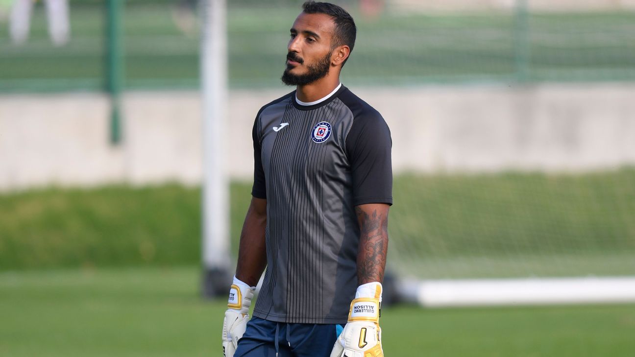 Allison empaca las maletas con destino a Cancún