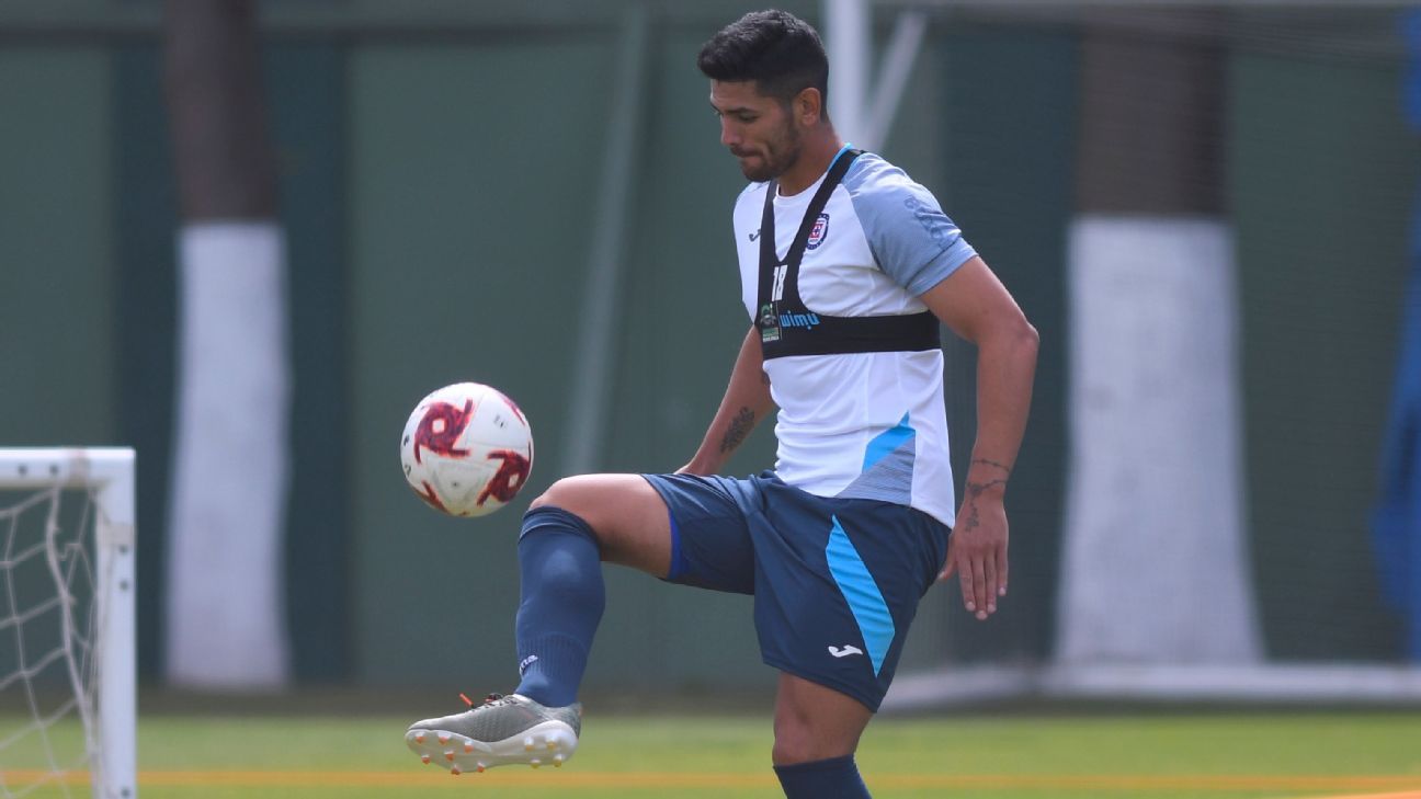 Lucas Passerini, de Cruz Azul, trabaja con incertidumbre y a doble sesión