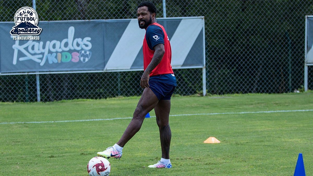 Hugo González y Dorlan Pabón reportaron este martes a práctica de Rayados