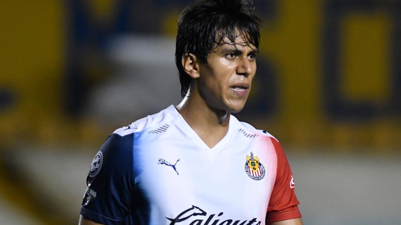 Macías cumple 21 años y solo suma 10 goles con Chivas en su carrera
