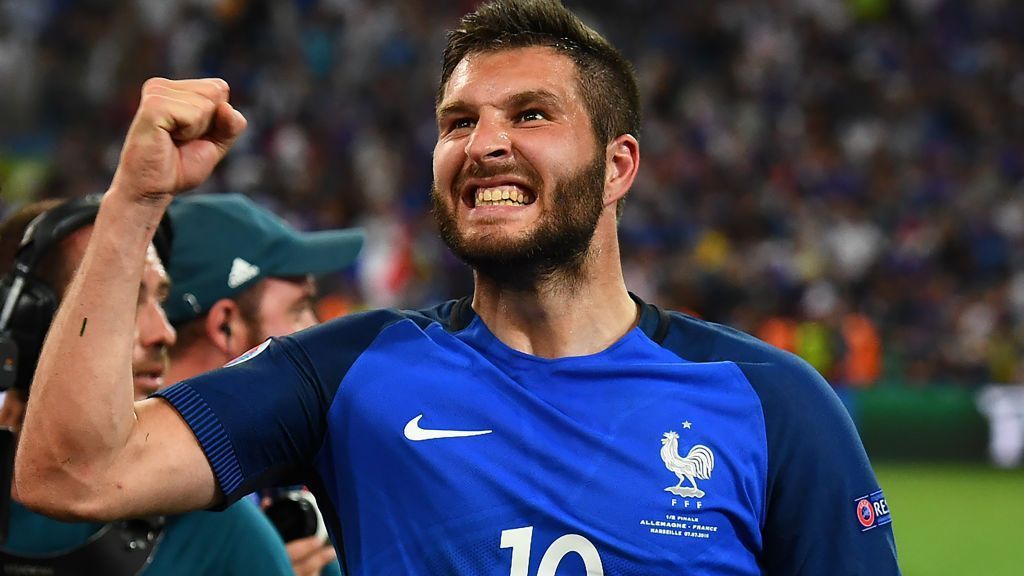 Gignac recibe felicitaciones desde Europa por su cumpleaños
