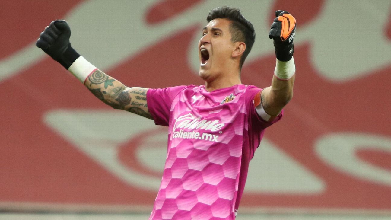 Chivas busca formar un símbolo de la portería con extensión de contrato de Raúl Gudiño