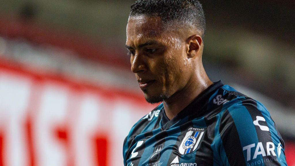 Antonio Valencia anuncia retiro y acaba su trayecto con Gallos