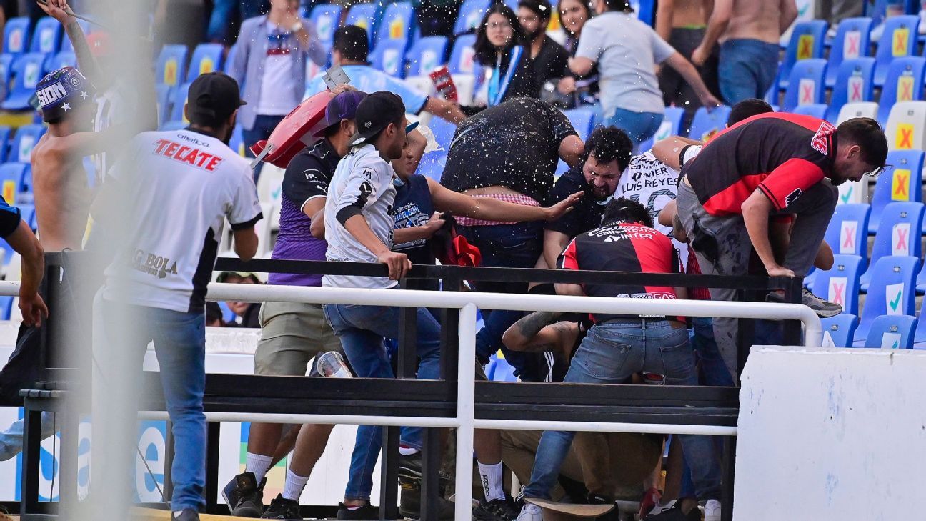 Liberan a 13 de los detenidos por la gresca en el Corregidora, no podrán asistir a estadios por tres años