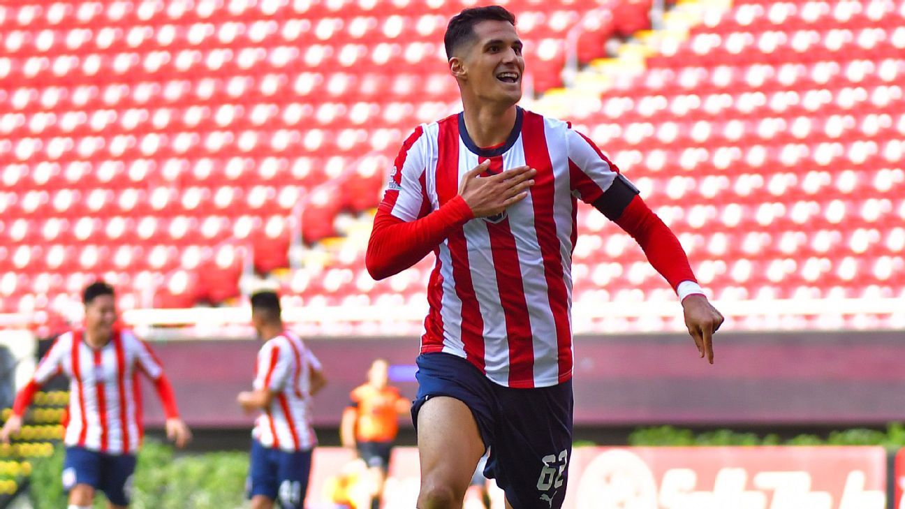 Chivas apuesta por Tepa González como delantero titular, Ángel Zaldívar a la banca