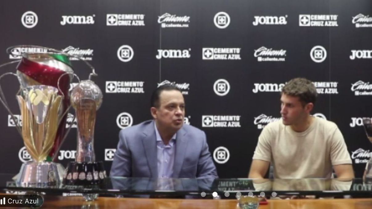 Santiago Giménez pidió consejo a Gerardo Martino para fichar con Feyenoord: 