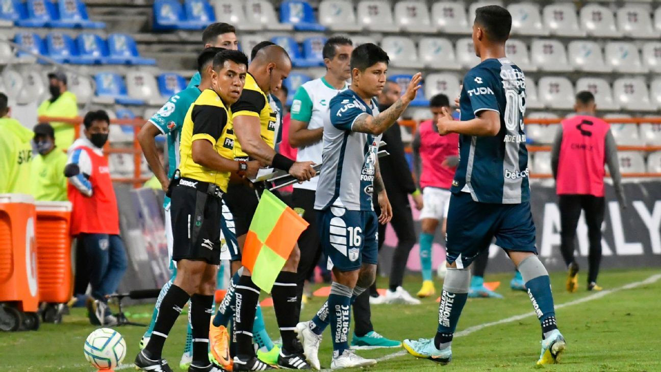 Javier Chofis López debuta con la playera del Pachuca