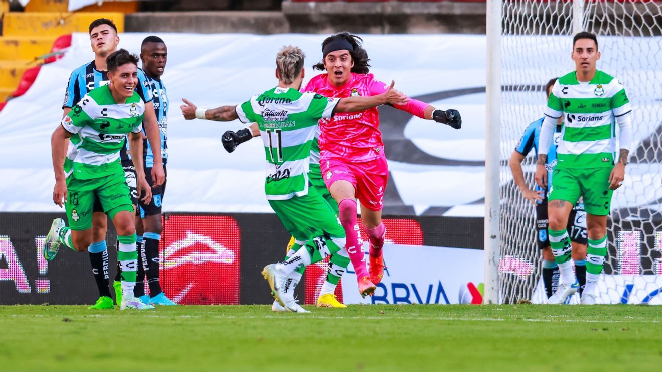 Carlos Acevedo, Julio González y otros porteros goleadores en la Liga MX