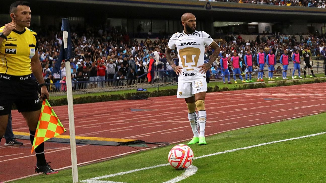 Dani Alves committed to lifting Pumas: 
