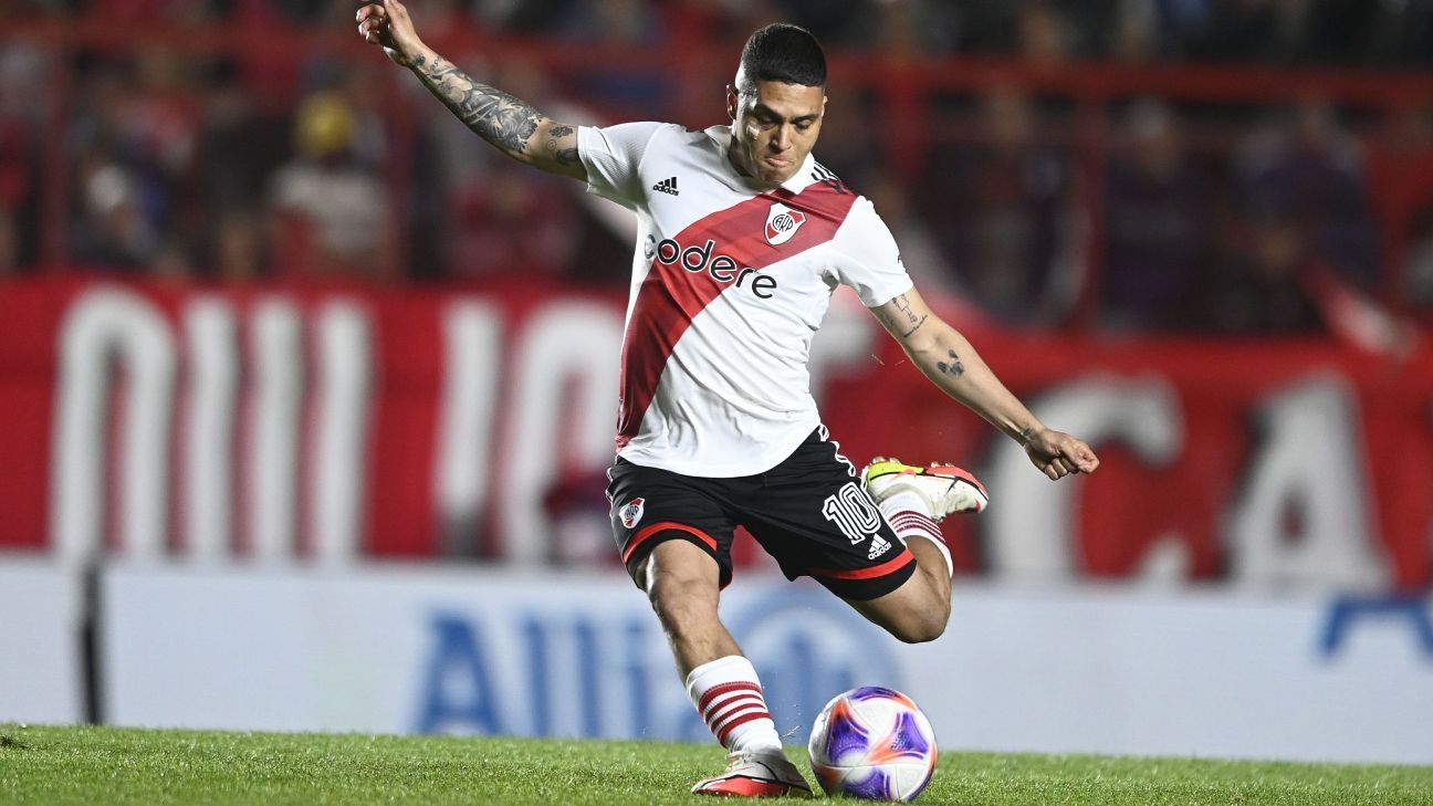 Juanfer Quintero se sale con la suya: desde la pelota quieta agita a River