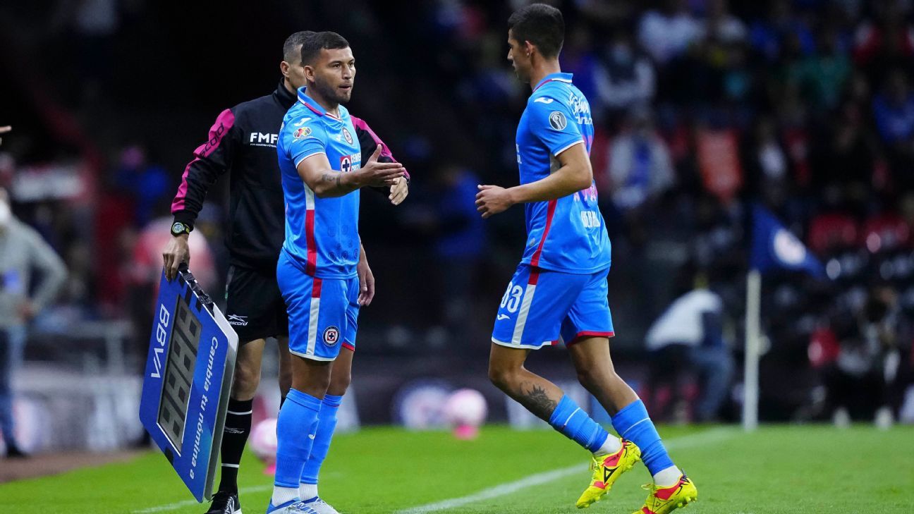 Juan Escobar reapareció entre aplausos en el repechaje ante León