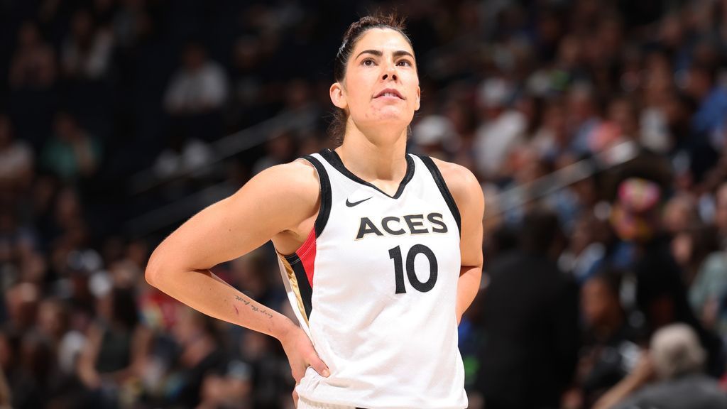 Kelsey Plum drops 40 on 14-of-18 shooting, setting WNBA mark - ESPN